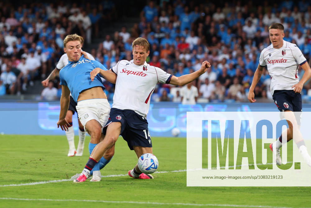 Napolis Rasmus Hojlund fights for the ball with Bologna s Torbjorn Heggem during the Serie A soccer match between Napoli and Bologna at the Diego Armando Maradona Stadium in Naples, southern italy - Sunday , September 13, 2026. - Soccer .