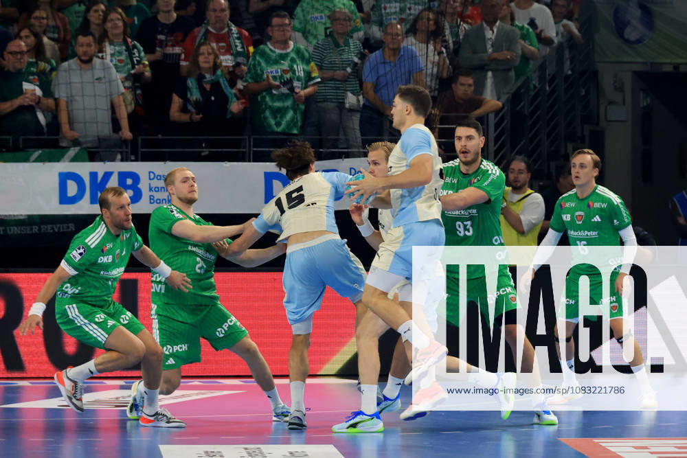 GER Deutschland, Handball, 1.Bundesliga, 27.08.2026, Saison 2026 2027, Berlin, Fuechse Berlin vs Gummersbach Max Darj ( Fuechse Berlin 5 ), Matthes Langhoff ( Fuechse Berlin 25 ), Mijajlo Marsenic ( Fuechse Berlin 93 ), Tobias Grondahl ( Fuechse Berlin 15 ), MIRO SCHLUROFF ( VfL Gummersbach 15 ) nordphoto GmbH Engler Berlin Max-Schmeling-Halle Berlin Deutschland