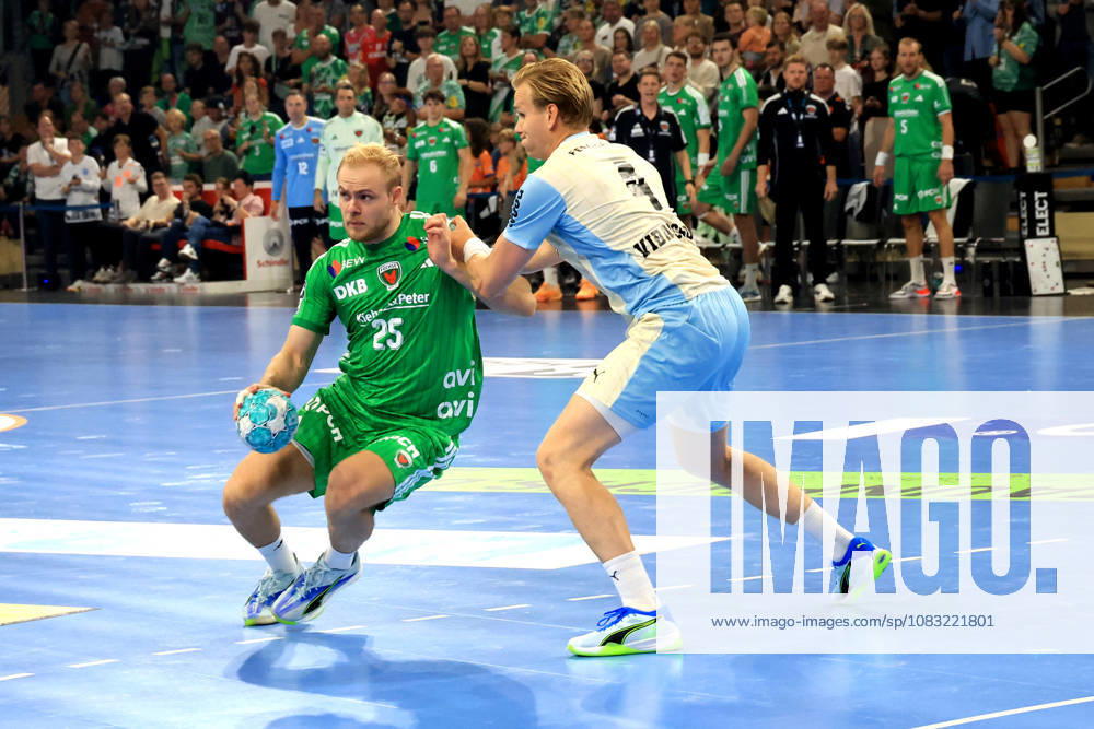 GER Deutschland, Handball, 1.Bundesliga, 27.08.2026, Saison 2026 2027, Berlin, Fuechse Berlin vs Gummersbach Matthes Langhoff ( Fuechse Berlin 25 ), ELLIDI VIDARSSON ( VfL Gummersbach 4 ) nordphoto GmbH Engler Berlin Max-Schmeling-Halle Berlin Deutschland