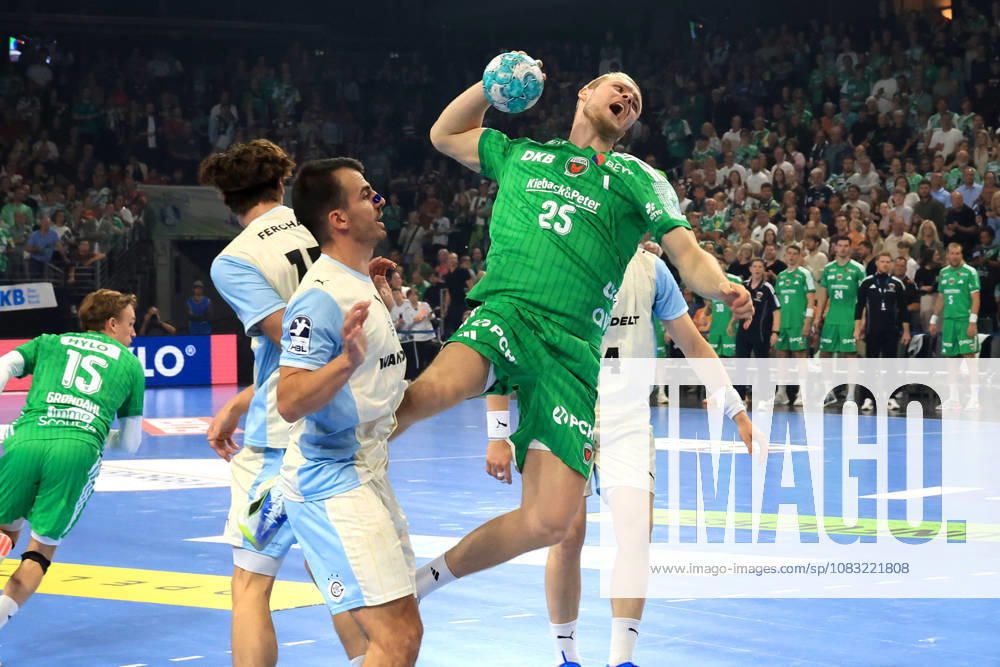 GER Deutschland, Handball, 1.Bundesliga, 27.08.2026, Saison 2026 2027, Berlin, Fuechse Berlin vs Gummersbach Matthes Langhoff ( Fuechse Berlin 25 ), Milos Vujovic ( VfL Gummersbach 6 ), g nordphoto GmbH Engler Berlin Max-Schmeling-Halle Berlin Deutschland