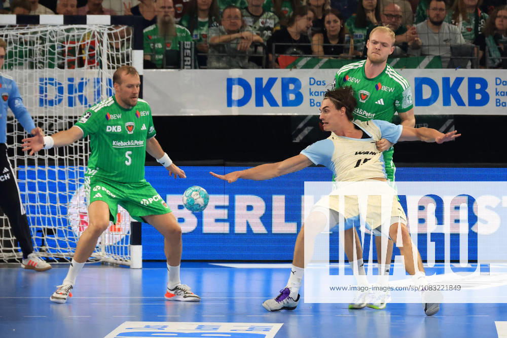 GER Deutschland, Handball, 1.Bundesliga, 27.08.2026, Saison 2026 2027, Berlin, Fuechse Berlin vs Gummersbach Matthes Langhoff ( Fuechse Berlin 25 ), Max Darj ( Fuechse Berlin 5 ), MIRO SCHLUROFF ( VfL Gummersbach 15 ) nordphoto GmbH Engler Berlin Max-Schmeling-Halle Berlin Deutschland
