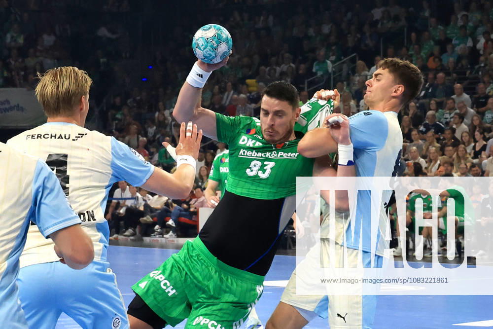 GER Deutschland, Handball, 1.Bundesliga, 27.08.2026, Saison 2026 2027, Berlin, Fuechse Berlin vs Gummersbach Mijajlo Marsenic ( Fuechse Berlin 93 ), STEPAN ZEMAN ( VfL Gummersbach 66 ) nordphoto GmbH Engler Berlin Max-Schmeling-Halle Berlin Deutschland