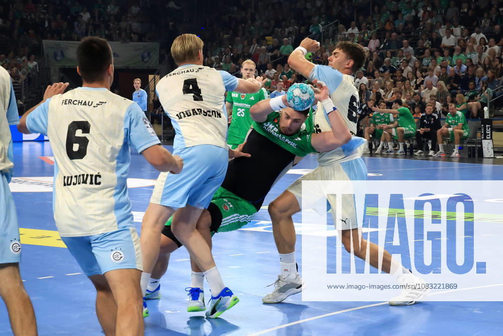 GER Deutschland, Handball, 1.Bundesliga, 27.08.2026, Saison 2026 2027, Berlin, Fuechse Berlin vs Gummersbach Mijajlo Marsenic ( Fuechse Berlin 93 ), STEPAN ZEMAN ( VfL Gummersbach 66 ), ELLIDI VIDARSSON ( VfL Gummersbach 4 ) nordphoto GmbH Engler Berlin Max-Schmeling-Halle Berlin Deutschland