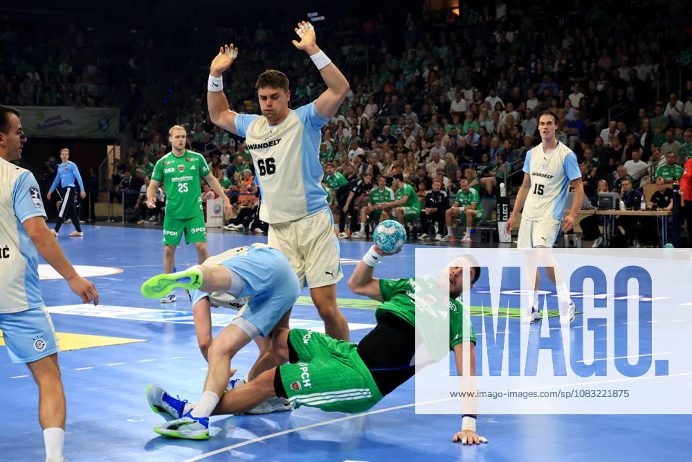 GER Deutschland, Handball, 1.Bundesliga, 27.08.2026, Saison 2026 2027, Berlin, Fuechse Berlin vs Gummersbach Mijajlo Marsenic ( Fuechse Berlin 93 ), STEPAN ZEMAN ( VfL Gummersbach 66 ), ELLIDI VIDARSSON ( VfL Gummersbach 4 ) nordphoto GmbH Engler Berlin Max-Schmeling-Halle Berlin Deutschland