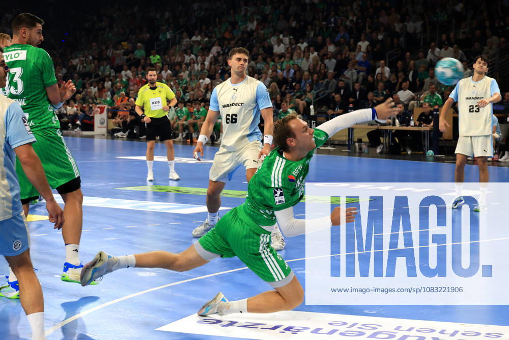 GER Deutschland, Handball, 1.Bundesliga, 27.08.2026, Saison 2026 2027, Berlin, Fuechse Berlin vs Gummersbach Mathias Gidsel ( Fuechse Berlin 19 ), STEPAN ZEMAN ( VfL Gummersbach 66 ) nordphoto GmbH Engler Berlin Max-Schmeling-Halle Berlin Deutschland