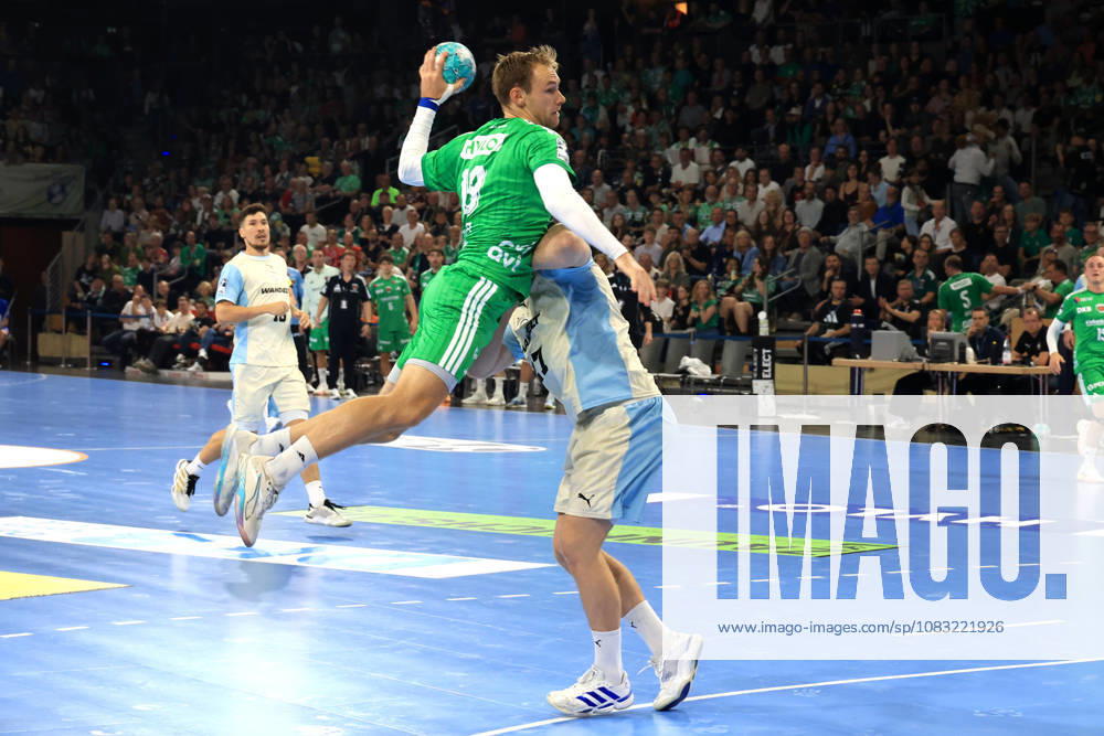 GER Deutschland, Handball, 1.Bundesliga, 27.08.2026, Saison 2026 2027, Berlin, Fuechse Berlin vs Gummersbach Mathias Gidsel ( Fuechse Berlin 19 ), Kristjan Horzen ( VfL Gummersbach 27 ) nordphoto GmbH Engler Berlin Max-Schmeling-Halle Berlin Deutschland