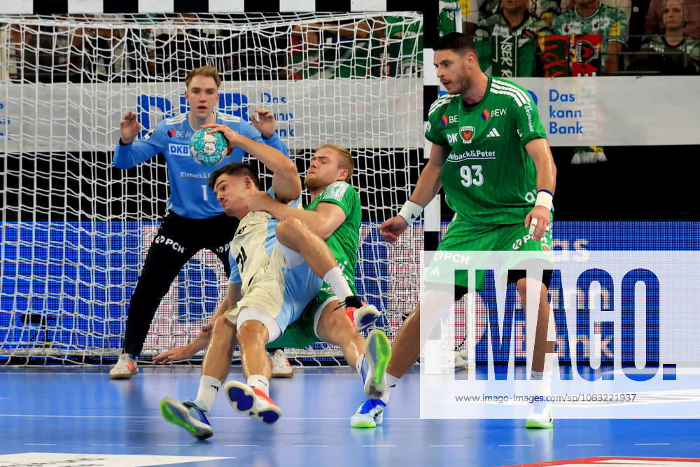 GER Deutschland, Handball, 1.Bundesliga, 27.08.2026, Saison 2026 2027, Berlin, Fuechse Berlin vs Gummersbach Lasse Ludwig ( Fuechse Berlin 1 ), g25 , Mijajlo Marsenic ( Fuechse Berlin 93 ), Kay Smits ( VfL Gummersbach 31 ) nordphoto GmbH Engler Berlin Max-Schmeling-Halle Berlin Deutschland