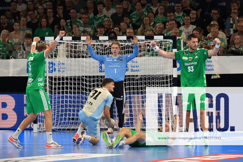 GER Deutschland, Handball, 1.Bundesliga, 27.08.2026, Saison 2026 2027, Berlin, Fuechse Berlin vs Gummersbach Max Darj ( Fuechse Berlin 5 ), Lasse Ludwig ( Fuechse Berlin 1 ), Matthes Langhoff ( Fuechse Berlin 25 ), Mijajlo Marsenic ( Fuechse Berlin 93 ), Kay Smits ( VfL Gummersbach 31 ) nordphoto GmbH Engler Berlin Max-Schmeling-Halle Berlin Deutschland