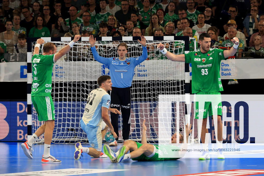 GER Deutschland, Handball, 1.Bundesliga, 27.08.2026, Saison 2026 2027, Berlin, Fuechse Berlin vs Gummersbach Max Darj ( Fuechse Berlin 5 ), Lasse Ludwig ( Fuechse Berlin 1 ), Matthes Langhoff ( Fuechse Berlin 25 ), Mijajlo Marsenic ( Fuechse Berlin 93 ), Kay Smits ( VfL Gummersbach 31 ) nordphoto GmbH Engler Berlin Max-Schmeling-Halle Berlin Deutschland