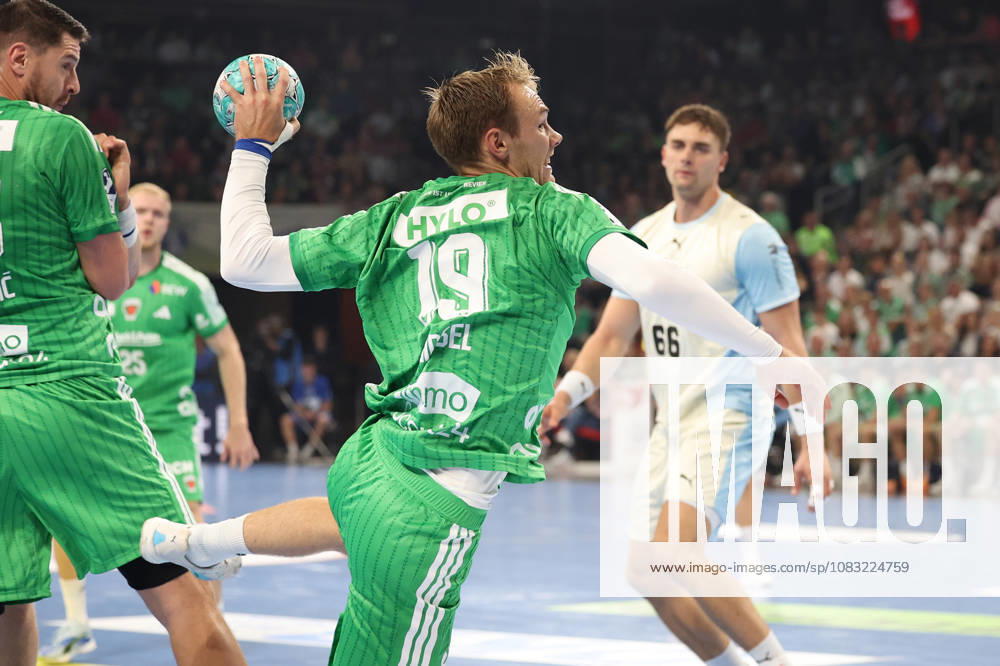 Handball, Opel HBL, Saison 2026 2027, 1.HBL, Füchse Berlin - VfL Gummersbach, Max-Schmeling-Halle: Mathias Gidsel (Füchse Berlin 19) im Angriff Berlin Deutschkand