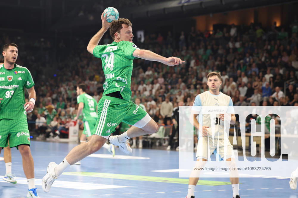 Handball, Opel HBL, Saison 2026 2027, 1.HBL, Füchse Berlin - VfL Gummersbach, Max-Schmeling-Halle: Hakun West av Teigum (Füchse Berlin 34) im Angriff Berlin Deutschkand