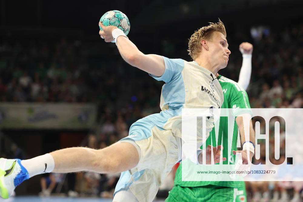 Handball, Opel HBL, Saison 2026 2027, 1.HBL, Füchse Berlin - VfL Gummersbach, Max-Schmeling-Halle:Ellidi Snaer Vidarsson (VfL Gummersbach 4) im Angriff Berlin Deutschkand