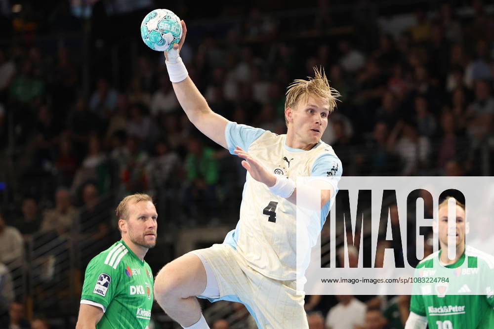 Handball, Opel HBL, Saison 2026 2027, 1.HBL, Füchse Berlin - VfL Gummersbach, Max-Schmeling-Halle: Ellidi Snaer Vidarsson (VfL Gummersbach 4) im Angriff Berlin Deutschkand