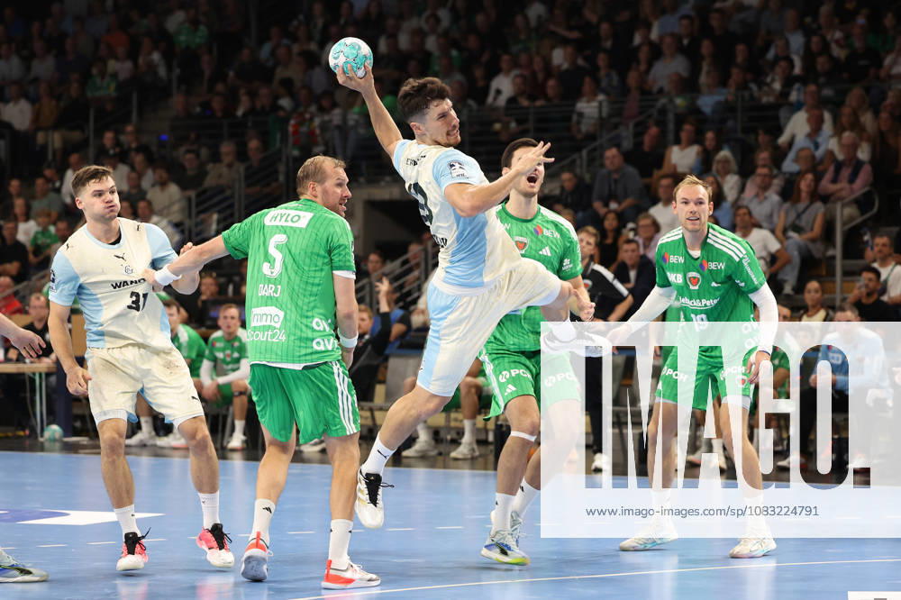 Handball, Opel HBL, Saison 2026 2027, 1.HBL, Füchse Berlin - VfL Gummersbach, Max-Schmeling-Halle:Alex Dujshebaev (VfL Gummersbach 10) im Angriff Berlin Deutschkand