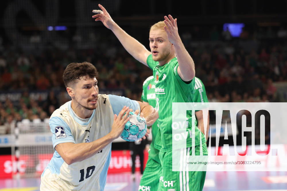 Handball, Opel HBL, Saison 2026 2027, 1.HBL, Füchse Berlin - VfL Gummersbach, Max-Schmeling-Halle:Alex Dujshebaev (VfL Gummersbach 10) im Angriff gegen Matthes Langhoff (Füchse Berlin 25) Berlin Deutschkand