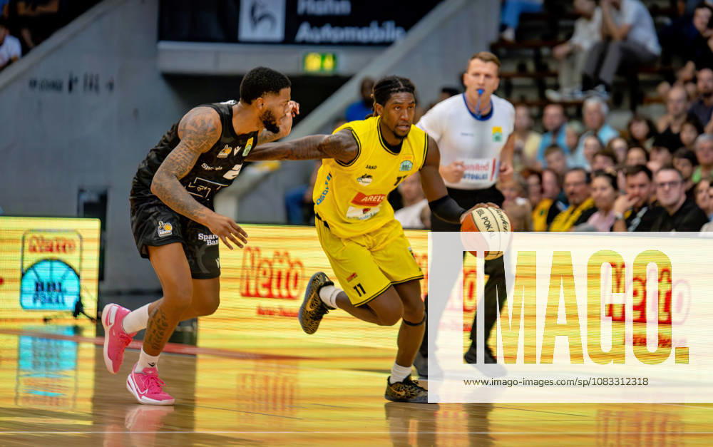 Tyrel Morgan (Kreisbau Kirchheim Knights, 11) gegen David Joplin (MHP Riesen Ludwigsburg, 02). Kreisbau Kirchheim Knights vs MHP Riesen Ludwigsburg, Basketball,Netto BBL Pokal, Pokalspiel, Saison 2026 2027, 13.09.2026, Kreisbau Kirchheim Knights vs MHP Riesen Ludwigsburg, Basketball,Netto BBL Pokal, Pokalspiel, Saison 2026 2027, 13.09.2026 Goeppingen