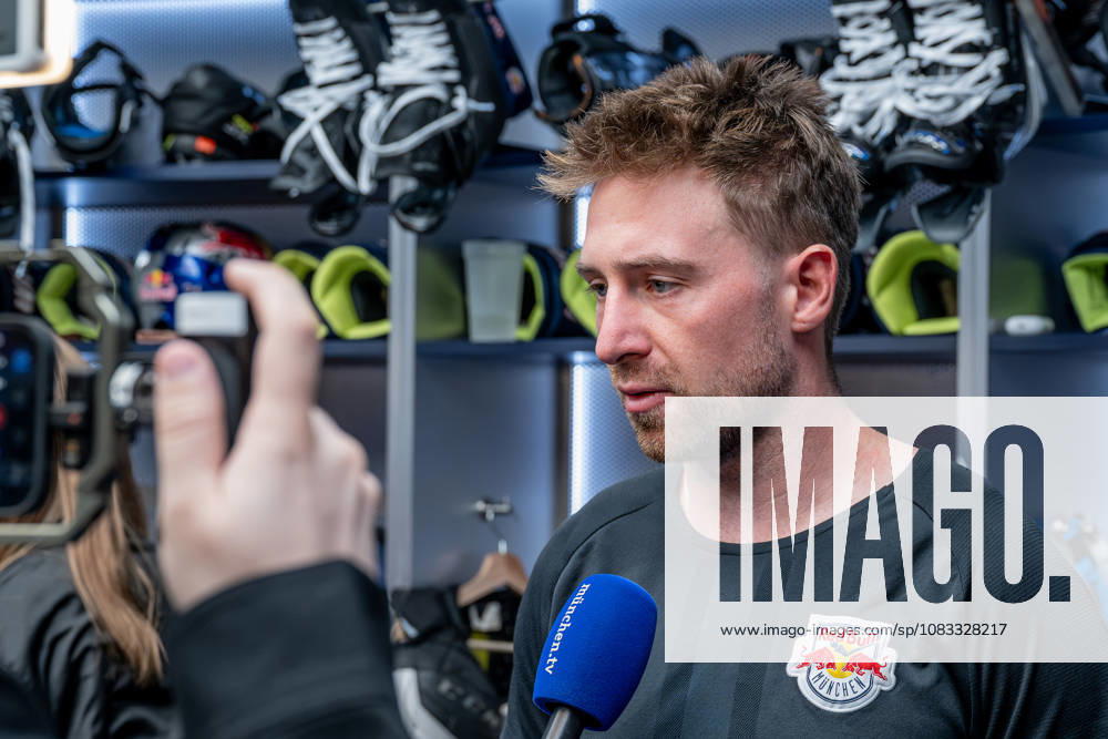Maximilian Kastner (EHC Red Bull Muenchen, 93) beim Interview GER, EHC Red Bull Muenchen, Eishockey, DEL, Open Locker Room, 14.09.2026. Foto: HMB Media Heike Feiner
