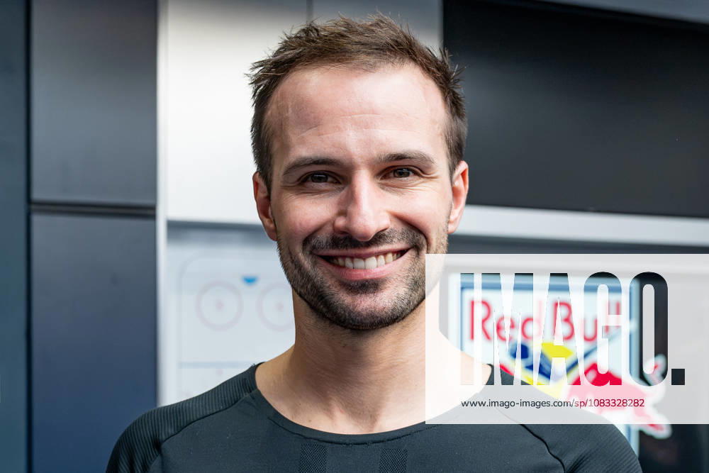 Mathias Niederberger (Torwart, EHC Red Bull Muenchen, 35) Portrait Portraet GER, EHC Red Bull Muenchen, Eishockey, DEL, Open Locker Room, 14.09.2026. Foto: HMB Media Heike Feiner