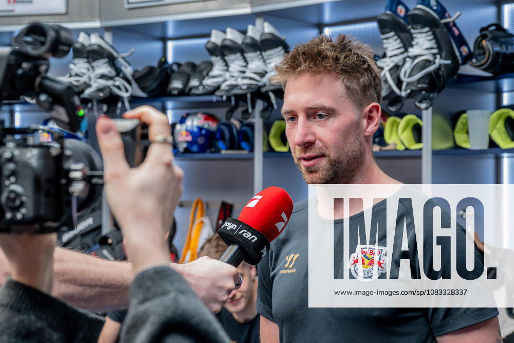 Maximilian Kastner (EHC Red Bull Muenchen, 93) beim Interview GER, EHC Red Bull Muenchen, Eishockey, DEL, Open Locker Room, 14.09.2026. Foto: HMB Media Heike Feiner