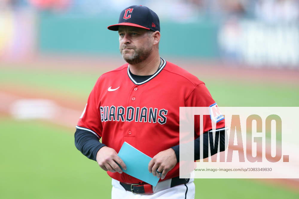 Cleveland Guardians manager Stephen Vogt walks to the dugout with his lineup after the managers meeting prior to the Guardians game against the Chicago White Sox at Progressive Field in Cleveland, Ohio on Monday, September 14, 2026. CLE20260914122 AARONxJOSEFCZYK