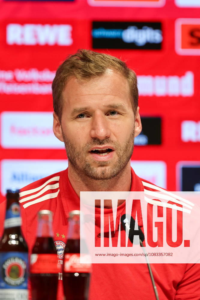 Anton Gavel (FC Bayern Basketball, Chef-Trainer) bei der Pressekonferenz, GER, FC Bayern Basketball, Saisoneroeffnungs-Pressekonferenz, Saison 2026 2027, 15.09.2026, GER, FC Bayern Basketball, Saisoneroeffnungs-Pressekonferenz, Saison 2026 2027, 15.09.2026 Muenchen