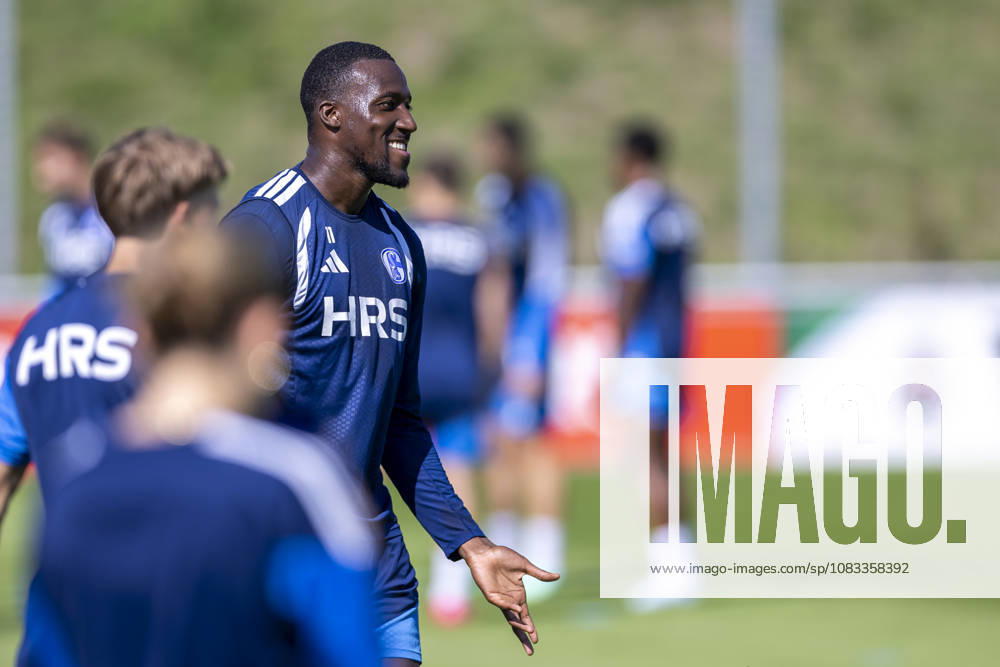 Fussball, Training des FC Schalke 04. Bryan Lasme (FC Schalke 04). Gelsenkirchen Trainingsgelände FC Schalke 04 NRW Deutschland xRHR-FOTO YYx