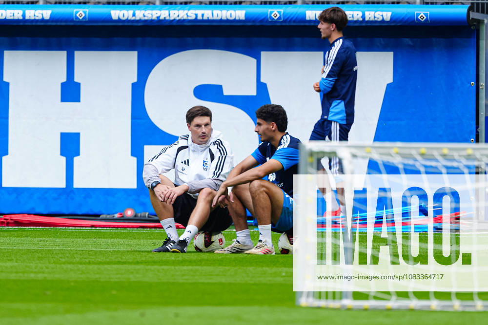 Merlin Polzin (Hamburger SV, Trainer), Martin Adeline (Hamburger SV, 05) GER, Training Hamburger SV, Fussball, 1. Bundesliga, Saison 2026 2027, 15.09.2026 GER, Training Hamburger SV, Fussball, 1. Bundesliga, Saison 2026 2027, 15.09.2026 Hamburg