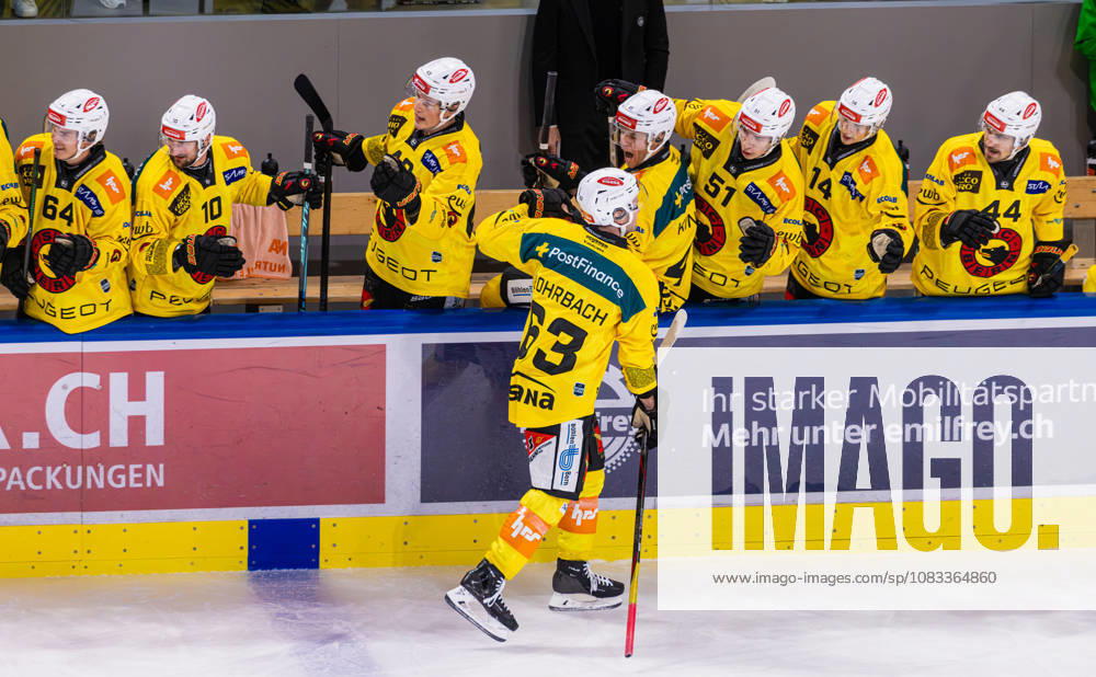 Ice hockey, Eishockey National League Regular Season - ZSC Lions vs. SC Ber Zurich, Switzerland, 15th Sep 2026: 6th minute 63 Dario Rohrbach (Bern) celebrates in front of the players bench, he scores the 0:1 for SC Bern.