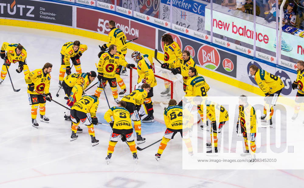 Ice hockey, Eishockey National League Regular Season - ZSC Lions vs. SC Ber Zurich, Switzerland, 15th Sep 2026: SC Bern in front of their own goal before the start of the championship against the ZSC Lions in the Swiss Life Arena.