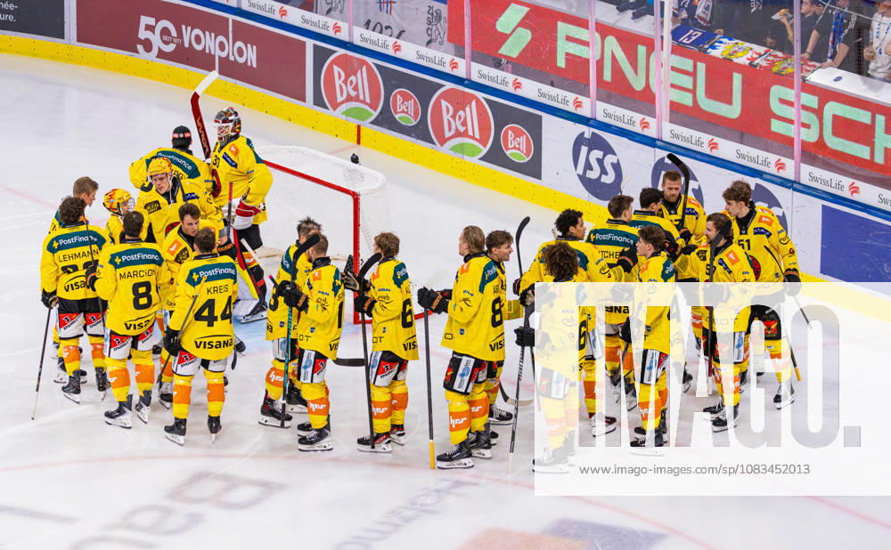 Ice hockey, Eishockey National League Regular Season - ZSC Lions vs. SC Ber Zurich, Switzerland, 15th Sep 2026: SC Bern in front of their own goal before the start of the championship against the ZSC Lions in the Swiss Life Arena.