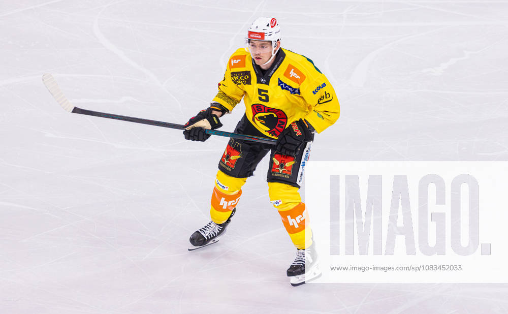 Ice hockey, Eishockey National League Regular Season - ZSC Lions vs. SC Ber Zurich, Switzerland, 15th Sep 2026: 5 Ian Mitchell, defender SC Bern.