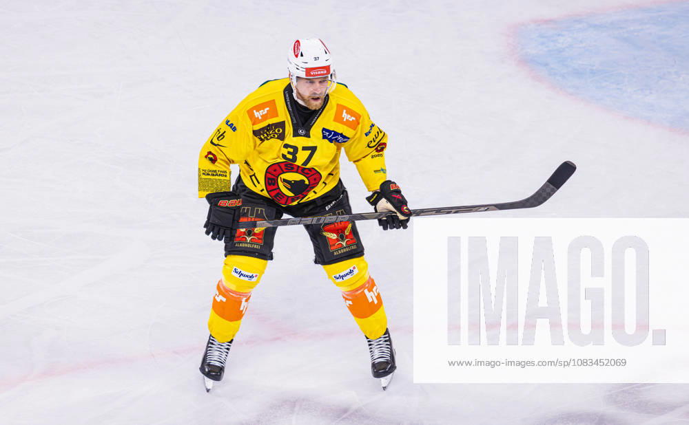 Ice hockey, Eishockey National League Regular Season - ZSC Lions vs. SC Ber Zurich, Switzerland, 15th Sep 2026: 37 Anton Lindholm, defender SC Bern.