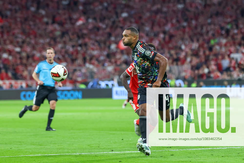 Jonathan Tah (FC Bayern Muenchen, 04) mit Ball, GER, FC Bayern Muenchen vs. 1. FC Union Berlin, Fussball, Bundesliga, 4. Spieltag, Saison 2026 2027, 18.09.2026, , GER, FC Bayern Muenchen vs. 1. FC Union Berlin, Fussball, Bundesliga, 4. Spieltag, Saison 2026 2027, 18.09.2026 Muenchen