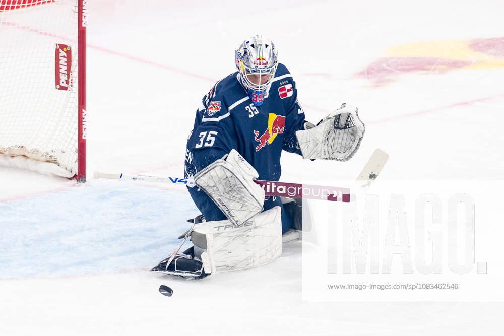 Mathias Niederberger (Torwart, EHC Red Bull Muenchen, 35) bei der Abwehr eines Pucks GER, EHC Red Bull Muenchen vs. Adler Mannheim, Eishockey, DEL, Saison 2026 2027, 1. Spieltag, 18.09.2026. Foto: HMB Media Franz Feiner