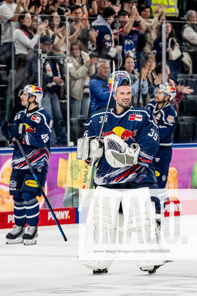 Mathias Niederberger (Torwart, EHC Red Bull Muenchen, 35) freut sich ueber den Sieg GER, EHC Red Bull Muenchen vs. Adler Mannheim, Eishockey, DEL, Saison 2026 2027, 1. Spieltag, 18.09.2026. Foto: HMB Media Heike Feiner