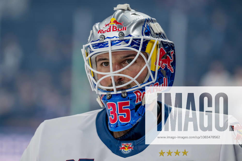 Mathias Niederberger (Torwart, EHC Red Bull Muenchen, 35) Portrait Portraet GER, EHC Red Bull Muenchen vs. Adler Mannheim, Eishockey, DEL, Saison 2026 2027, 1. Spieltag, 18.09.2026. Foto: HMB Media Heike Feiner