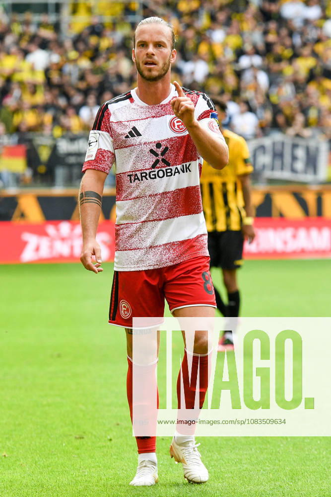 Jorrit Hendrix (Fortuna Düsseldorf, 8) gibt Anweisungen, gestikuliert, mit den Armen gestikulieren, gives instructions, gesticulate, Freisteller, Ganzkörper, Einzelbild, Aktion, Action, 19.09.2026, Aachen (Deutschland), Fussball, 3. Liga, TSV Alemannia Aachen - Fortuna Düsseldorf, Fussball, 3. Liga, TSV Alemannia Aachen - Fortuna Düsseldorf, DFB DFL REGULATIONS PROHIBIT ANY USE OF PHOTOGRAPHS AS IMAGE SEQUENCES AND OR QUASI-VIDEO.