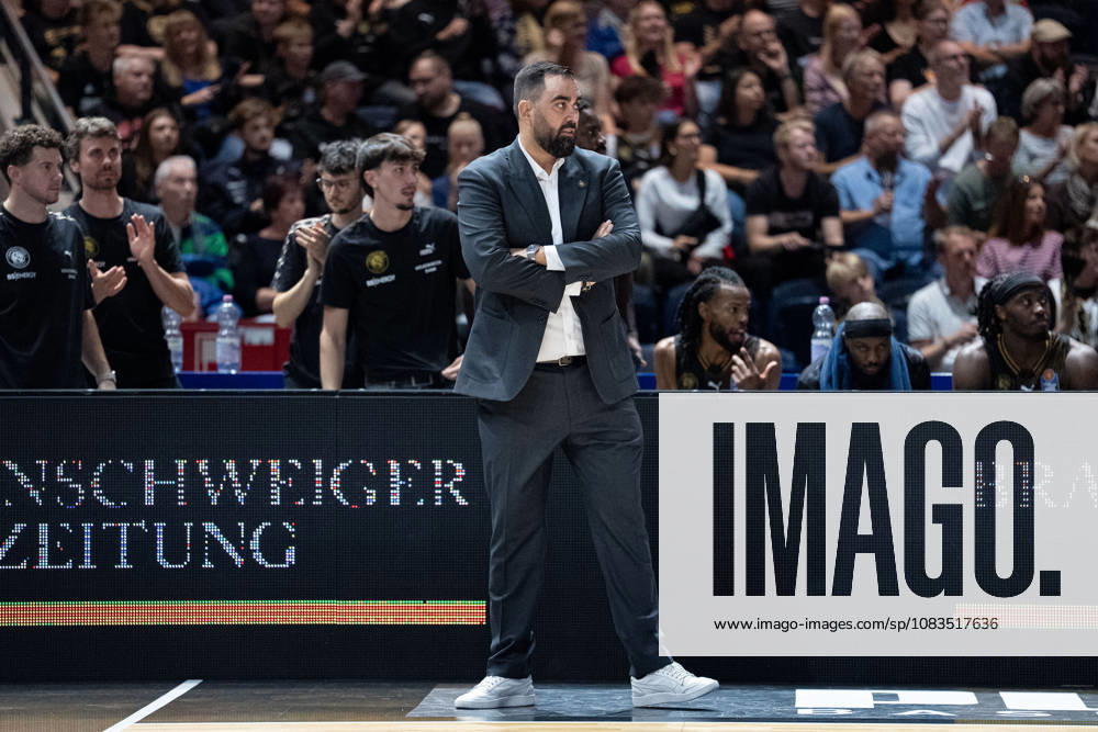 Ramon Diaz (Headcoach Basketball Loewen Braunschweig) GER, Basketball Loewen Braunschweig gegen VET-CONCEPT Gladiators Trier, Basketball, easyCredit BBL, Woche 1, Spielzeit 2026 27, 19.09.2026 GER, Basketball Loewen Braunschweig gegen VET-CONCEPT Gladiators Trier, Basketball, easyCredit BBL, Woche 1, Spielzeit 2026 27, 19.09.2026 Braunschweig