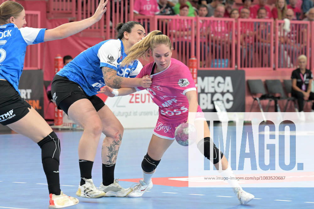 Johanna Farkas (TusSies Metzingen, 19) am Ball gegen Marcela Arounian (Thueringer HC, 36) TusSies Metzingen vs. Thueringer HC , Handball, Alsco HBF, 04..Ligaspieltag, Saison 2026 2027, 19.09.2026 TusSies Metzingen vs. Thueringer HC , Handball, Alsco HBF, 04..Ligaspieltag, Saison 2026 2027, 19.09.2026 Tuebingen