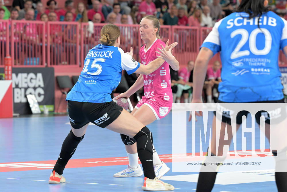 Charlotte Cholevova (TusSies Metzingen, 96) am Ball gegen Jolina Huhnstock (Thueringer HC, 45) TusSies Metzingen vs. Thueringer HC , Handball, Alsco HBF, 04..Ligaspieltag, Saison 2026 2027, 19.09.2026 TusSies Metzingen vs. Thueringer HC , Handball, Alsco HBF, 04..Ligaspieltag, Saison 2026 2027, 19.09.2026 Tuebingen