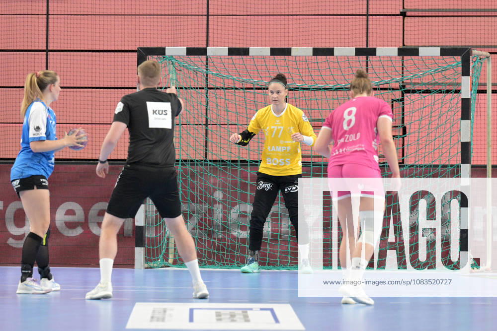 Sara Suba (TusSies Metzingen, 77) im Tor im Zweikampf beim 7 Meter mit Levke Kretschmann (Thueringer HC, 17) TusSies Metzingen vs. Thueringer HC , Handball, Alsco HBF, 04..Ligaspieltag, Saison 2026 2027, 19.09.2026 TusSies Metzingen vs. Thueringer HC , Handball, Alsco HBF, 04..Ligaspieltag, Saison 2026 2027, 19.09.2026 Tuebingen