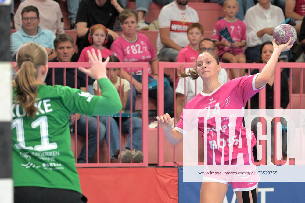Marie Luisa Stumpf (TusSies Metzingen, 24) beim Torwurf gegen Laura Kuske (Thueringer HC, 11) im Tor TusSies Metzingen vs. Thueringer HC , Handball, Alsco HBF, 04..Ligaspieltag, Saison 2026 2027, 19.09.2026 TusSies Metzingen vs. Thueringer HC , Handball, Alsco HBF, 04..Ligaspieltag, Saison 2026 2027, 19.09.2026 Tuebingen