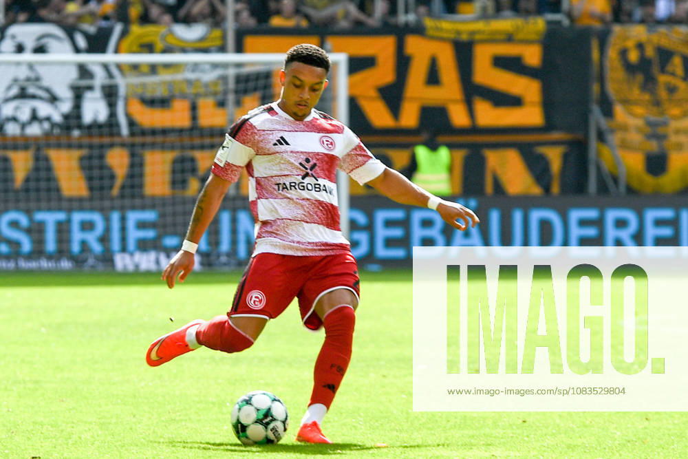 Steven van der Sloot (Fortuna Düsseldorf, 2) am Ball, Spielszene, Freisteller, Ganzkörper, Einzelbild, Aktion, Action , 19.09.2026, Aachen (Deutschland), Fussball, 3. Liga, TSV Alemannia Aachen - Fortuna Düsseldorf, Fussball, 3. Liga, TSV Alemannia Aachen - Fortuna Düsseldorf, DFB DFL REGULATIONS PROHIBIT ANY USE OF PHOTOGRAPHS AS IMAGE SEQUENCES AND OR QUASI-VIDEO.