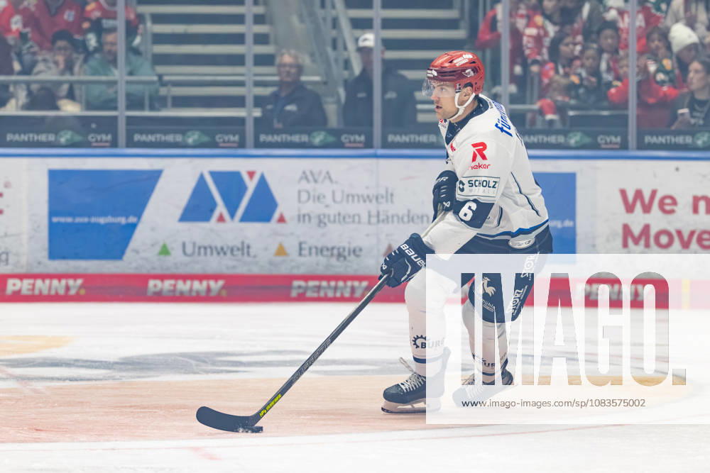 Alexander Peters (6, Schwenninger Wild Wings) beim Spiel zwischen Augsburger Panther v Schwenninger Wild Wings, Eishockey, Herren, DEL, 2026 2027, 2.Spieltag am 20.09.2026 in Augsburg, Curt-Frenzel-Stadion. Bayern Deutschland