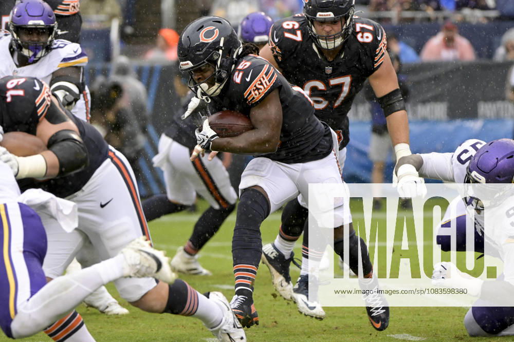 Chicago Bears running back Kyle Monangai (25) runs ball against the Minnesota Vikings during a game at Soldier Field in Chicago on Sunday, September 20, 2026. CHI20260920108 MARKxBLACK