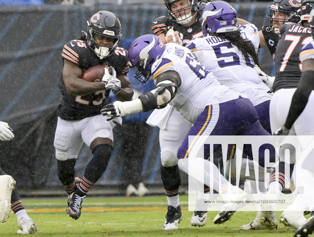 Chicago Bears running back Kyle Monangai (25) runs up the middle against the Minnesota Vikings during a game at Soldier Field in Chicago on Sunday, September 20, 2026. Vikings defeated the Bear 9-6. CHI20260920117 MARKxBLACK