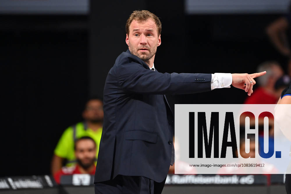 Trainer Anton GAVEL (FCB), Gestik,gibt Anweisungen, Einzelbild,angeschnittenes Einzelmotiv,Halbfigur,halbe Figur. Basketball BBL,Saison 2026 2027 FC Bayern Muenchen-Bamberg Baskets am 20.09.2026, BMW Park