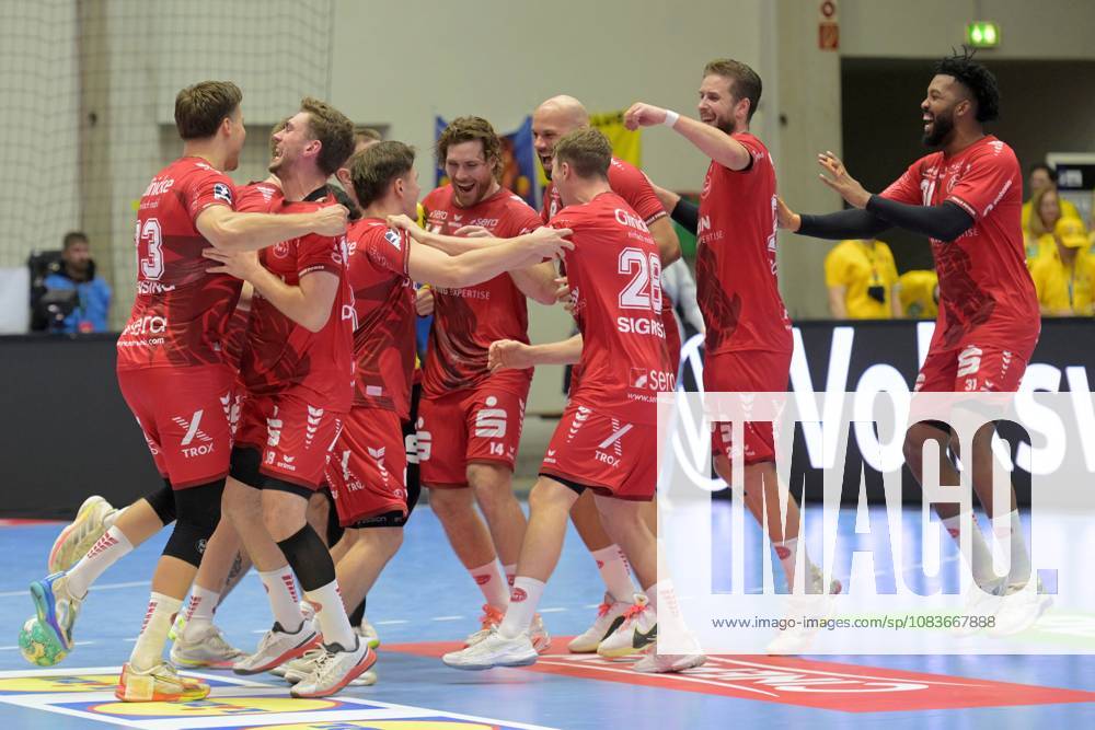Jubel, Freude nach dem Sieg; Johannes Golla (MT Melsungen 14) (M), Dariel Garcia Rivera (MT Melsungen 31) (R), Aaron Mensing (MT Melsungen 33) (L), Luca Sigrist (MT Melsungen 28) , GER, MT Melsungen - Rhein-Neckar Loewen, Handball, DHB Pokal, 2. Runde, Saison 2026 2027, 22.09.2026, GER, MT Melsungen - Rhein-Neckar Loewen, Handball, DHB Pokal, 2. Runde, Saison 2026 2027, 22.09.2026 Kassel