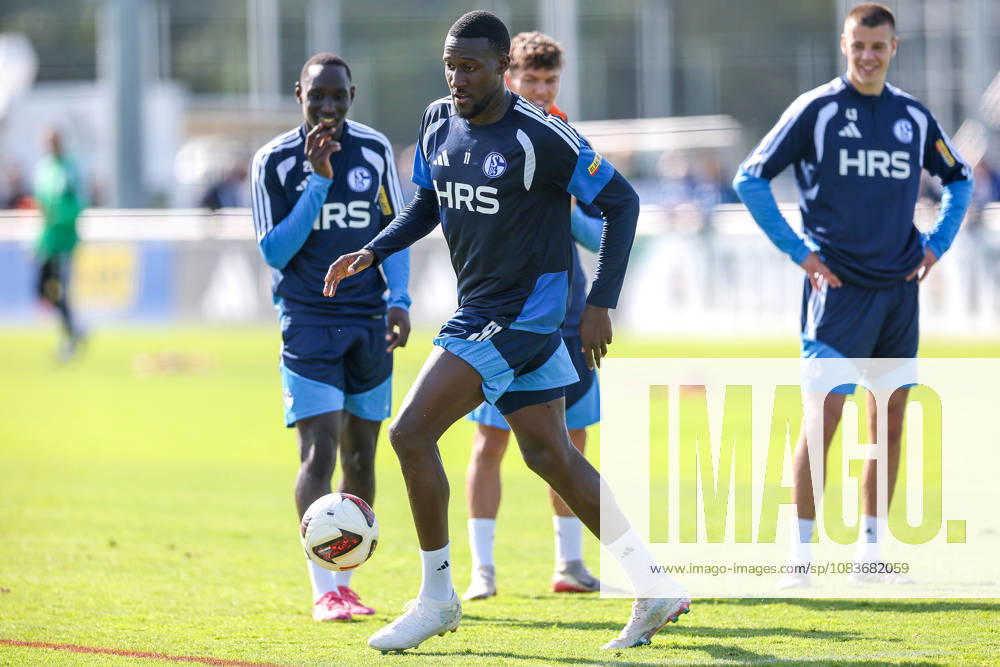 Fussball, Training des FC Schalke 04. Bryan Lasme (FC Schalke 04) Gelsenkirchen Trainingsgelände FC Schalke 04 NRW Deutschland xRHR-FOTO YYx