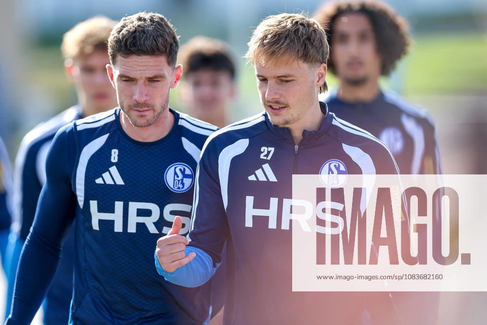 Fussball, Training des FC Schalke 04. Finn Porath (FC Schalke 04) Gelsenkirchen Trainingsgelände FC Schalke 04 NRW Deutschland xRHR-FOTO YYx